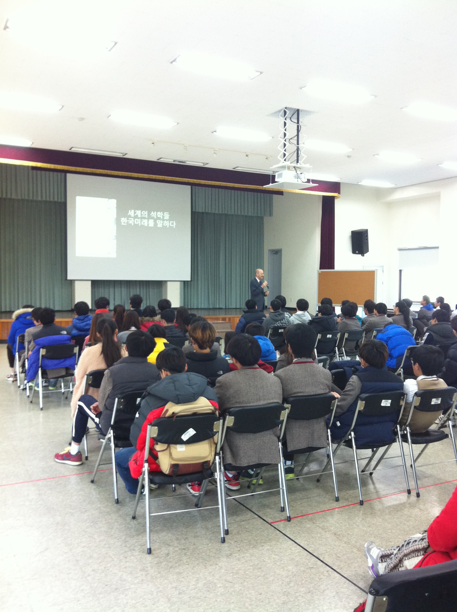 Emanuel speaks to students at Dasom High School about Korea's tremendous potential as a multi-cultural society. The discussion with the students was an inspiring opporunity to discuss how those from other countries and those with mothers (or fathers) from other nations could play an increasingly important role in the nation. 