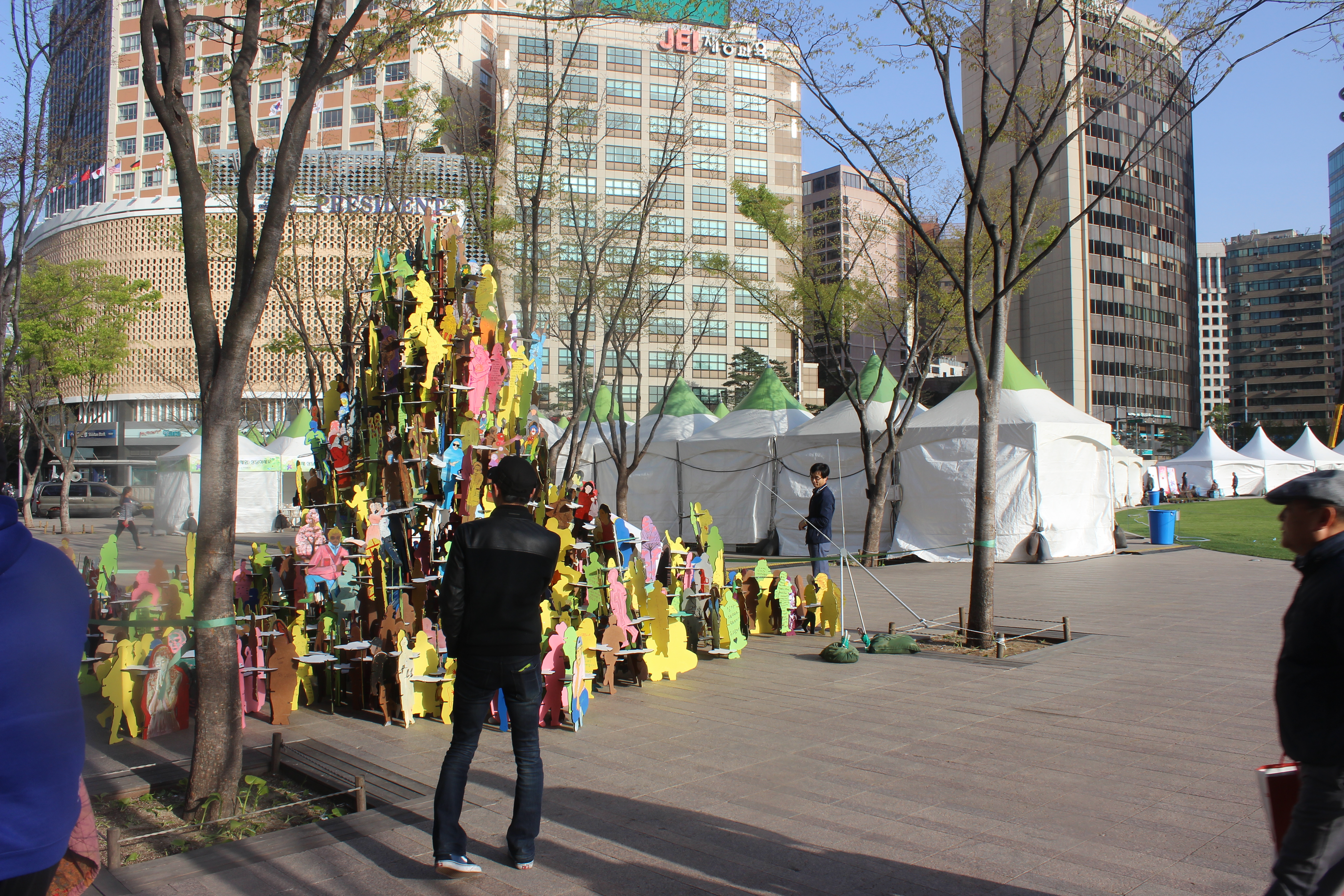 This work of art seems to be made up of figures representing the students who died. I am not sure of its meaning, however. People have scribbled their wishes and fears on the images. Somehow the Sewol Ferry sinking has come to represent all that is dark and hidden for youth in Korean society. 