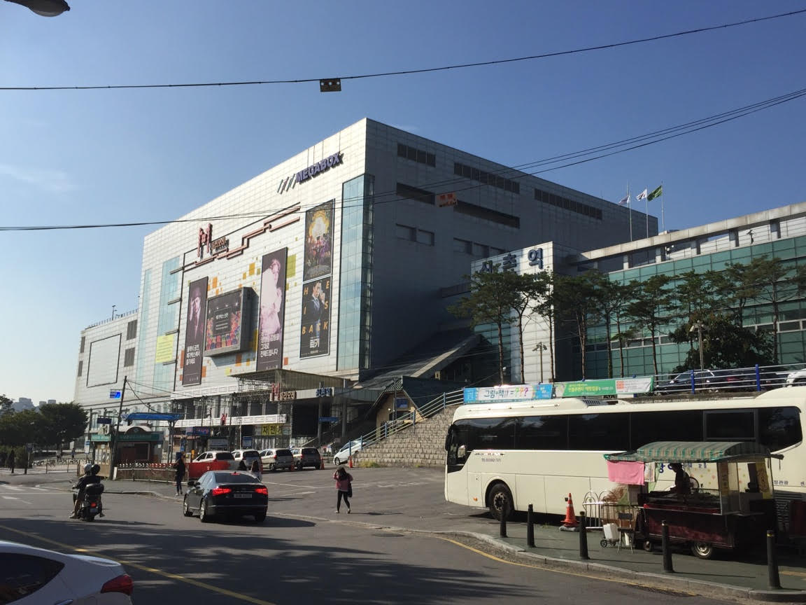 The old Sinchon Station is visible in the midst of the overbuilt development that makes up the new Sinchon station. 