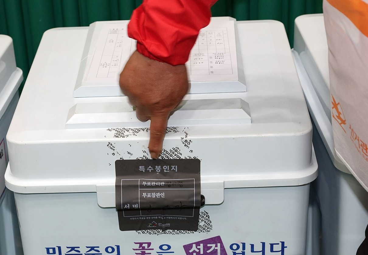 제주지역 개표소 투표함 봉인지 제거 흔적…선관위 “전과정에 참관인 동행, 문제 없어”