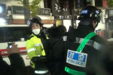 `대한민국`의 집회는 `허가제`가 아닌 `신고제`입니다. 2015년 #민중총궐기 적반하장식 사법처리