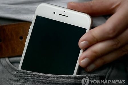 “스마트폰 바지에 넣고 다니면 정자가 ‘급격히’”