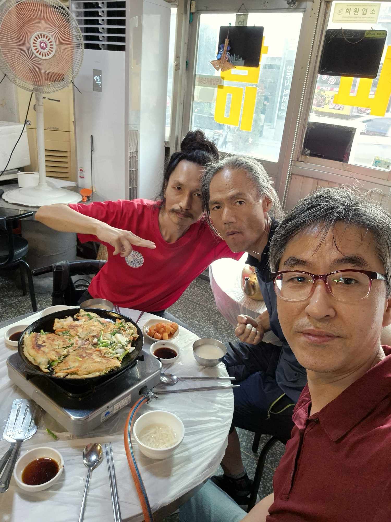 질뻥청은 아스트라제네카 맞은 모든 사람들한테 배상해라.