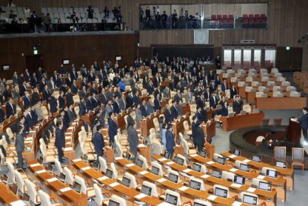 * 여당 국회의원들이 대통령 탄핵안 투표에 ‘불참’한 리유?
